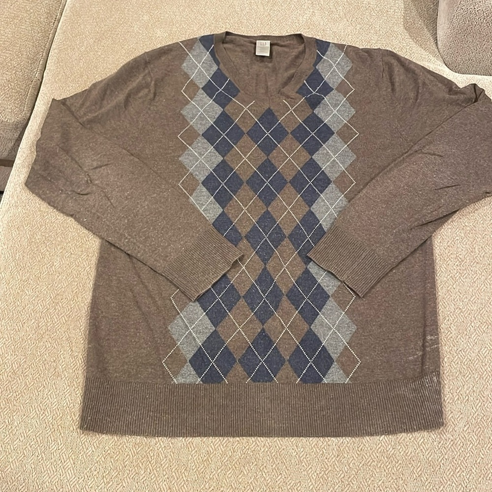 Men’s Tall -Medium- GAP sweater in brown and blue argyle